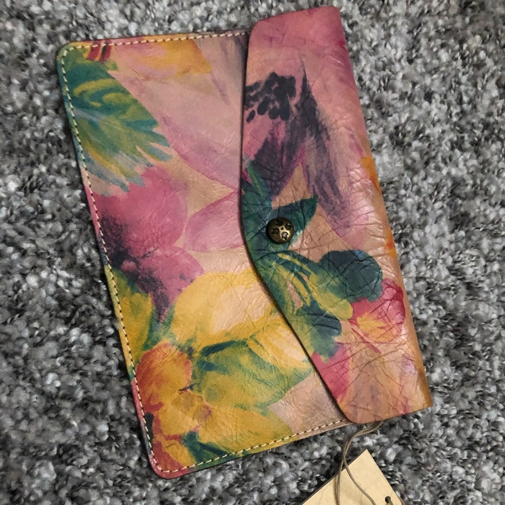 NWT Patricia Nash floral clutch